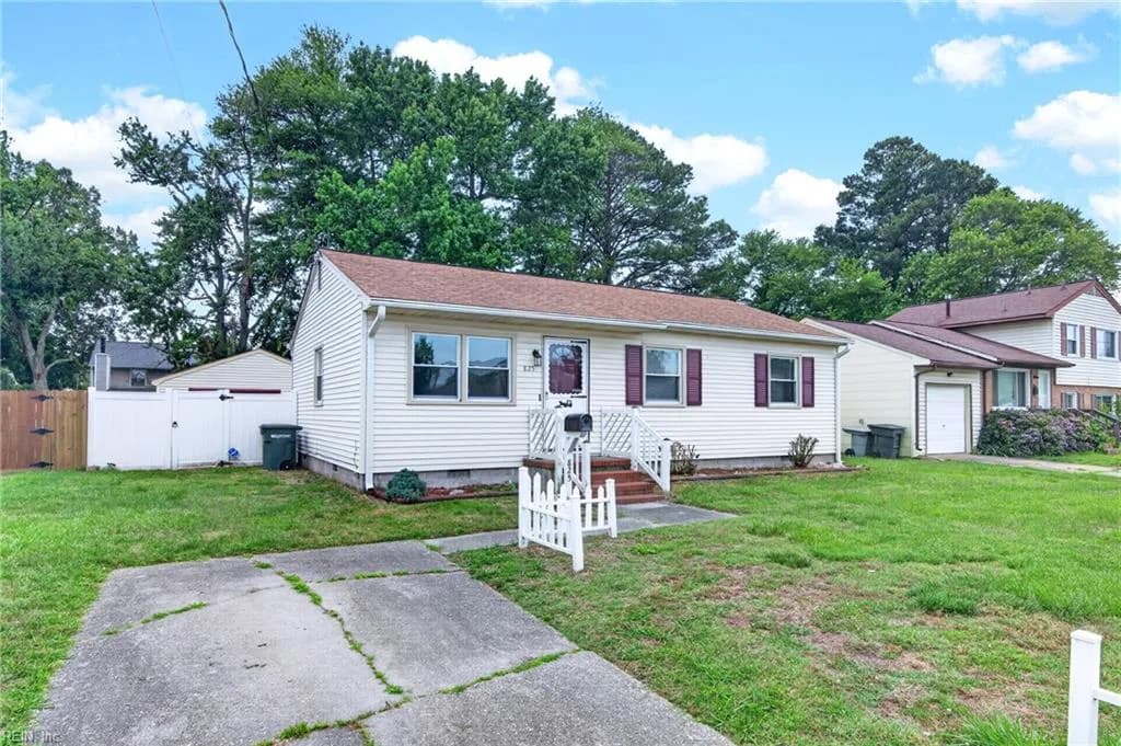 825 Thames DR, HAMPTON VA 23666 - Photo 3