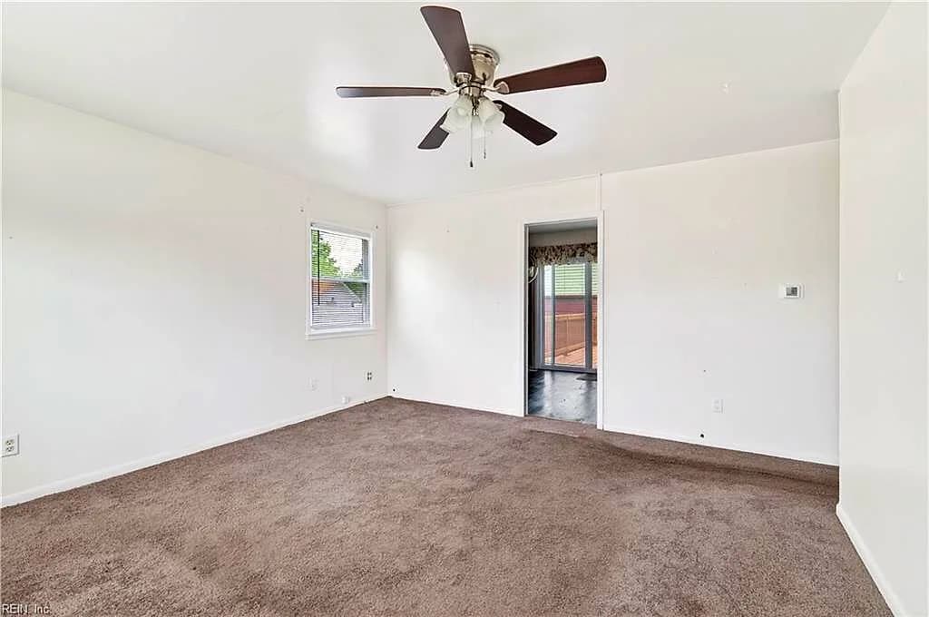 825 Thames DR, HAMPTON VA 23666 - Photo 4