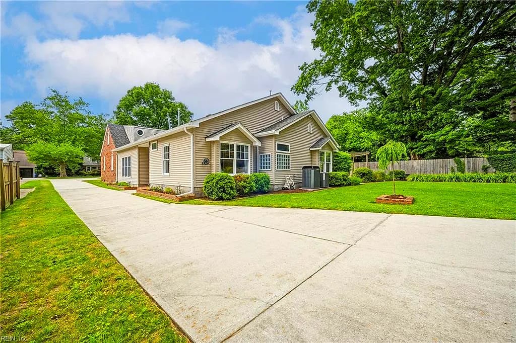 214 Sir Oliver RD, NORFOLK VA 23505