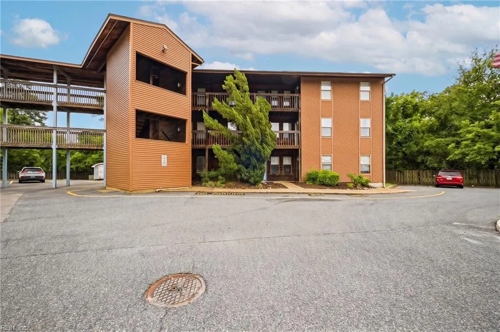 8530 Tidewater DR #314, NORFOLK VA 23503