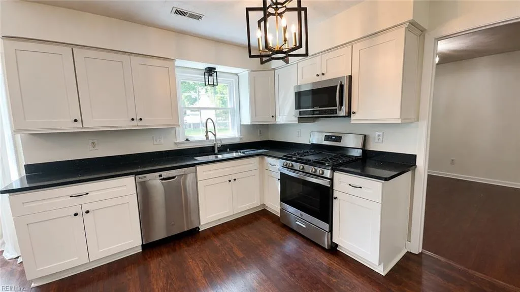 2 Eisele CT, HAMPTON VA 23666 - Photo 3