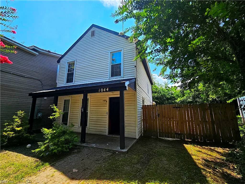 1044 26th ST, NEWPORT NEWS VA 23607 - Photo 2