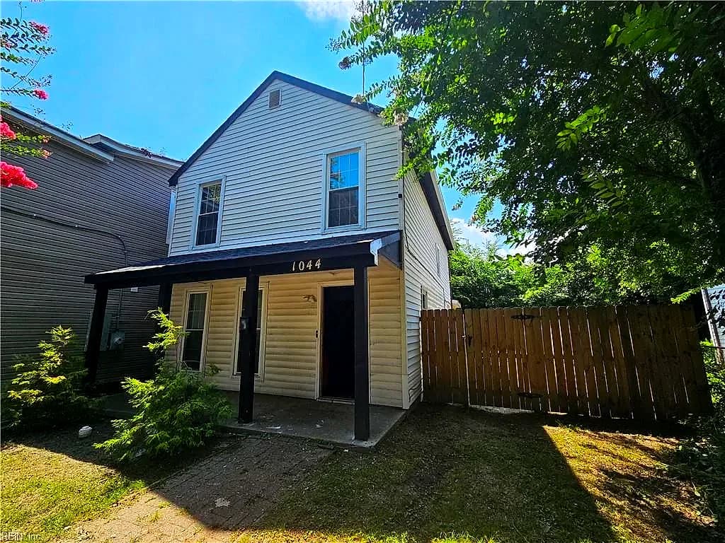 1044 26th ST, NEWPORT NEWS VA 23607 - Photo 2