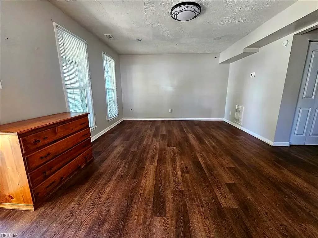 1044 26th ST, NEWPORT NEWS VA 23607 - Photo 3