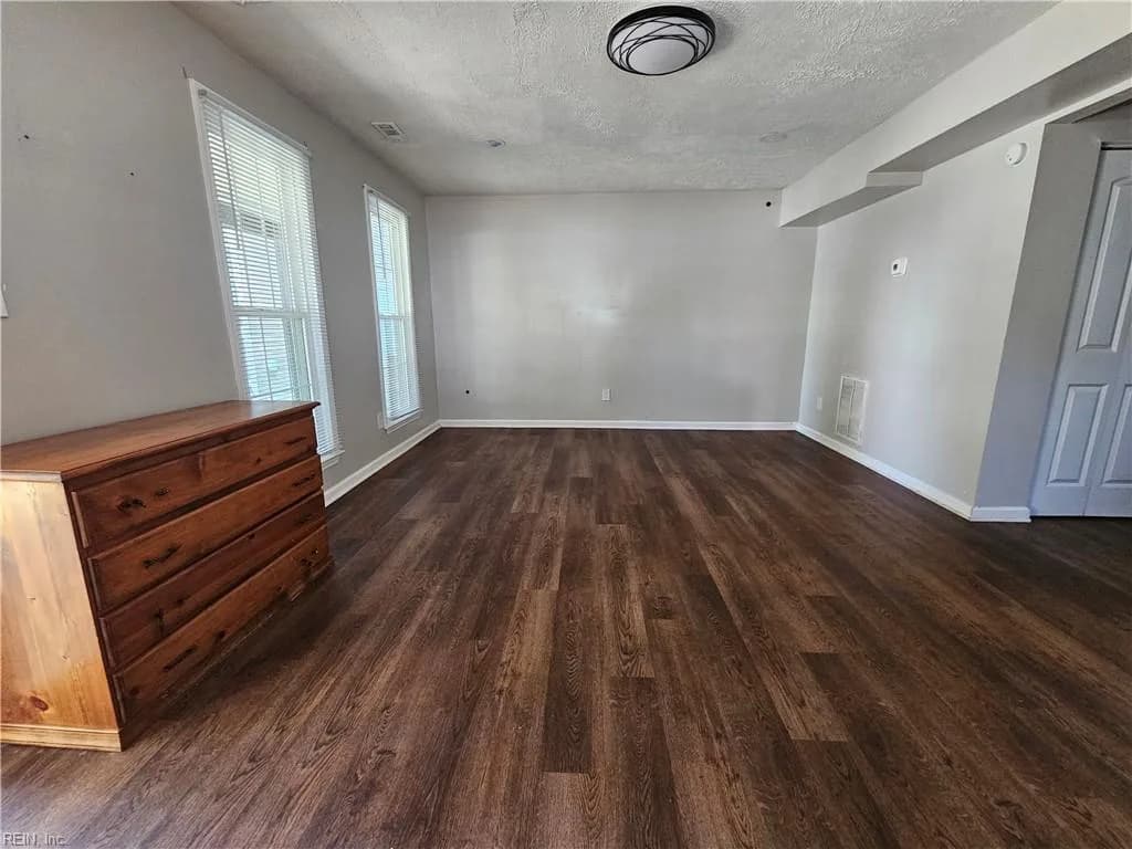 1044 26th ST, NEWPORTNEWS VA 23607 - Photo 3