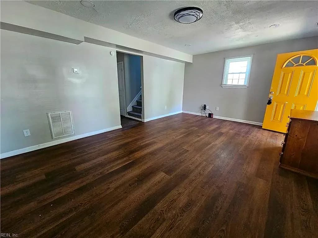1044 26th ST, NEWPORT NEWS VA 23607 - Photo 4