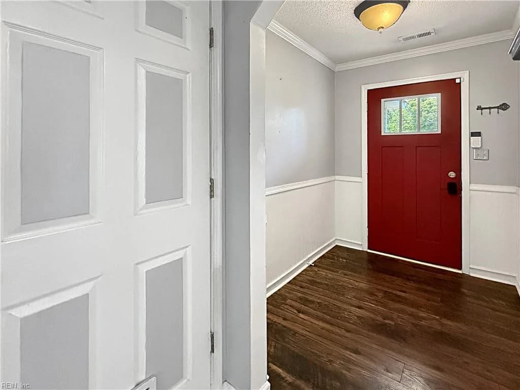 1021 Fentress RD, CHESAPEAKE VA 23322 - Photo 4