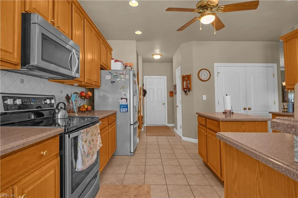 504 Dorothy CT, CHESAPEAKE VA 23323 - Photo 3