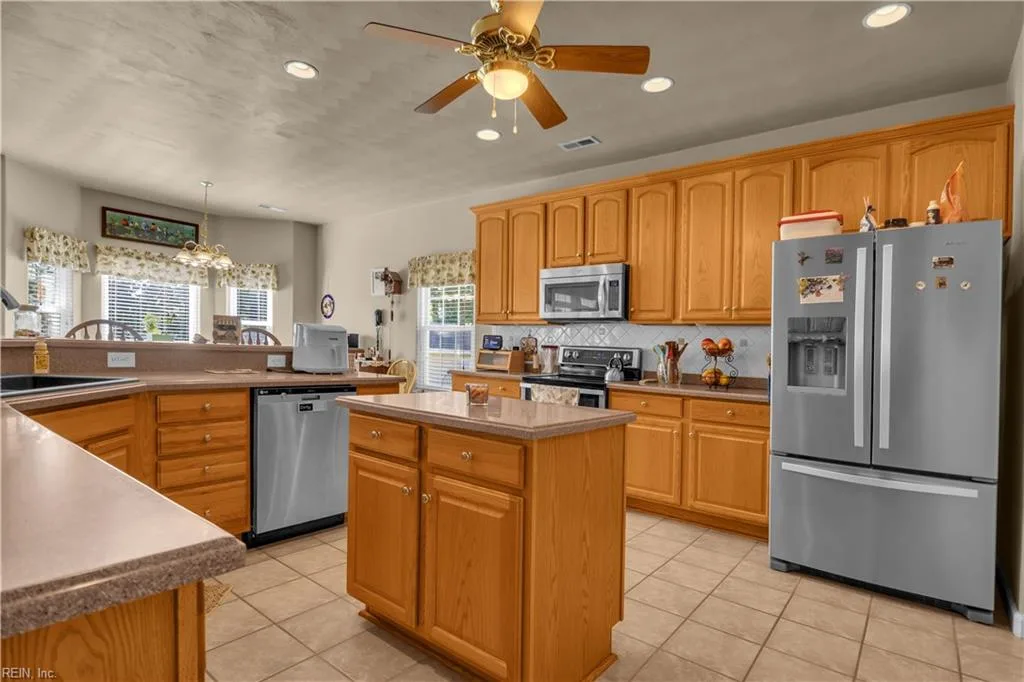 504 Dorothy CT, CHESAPEAKE VA 23323 - Photo 4