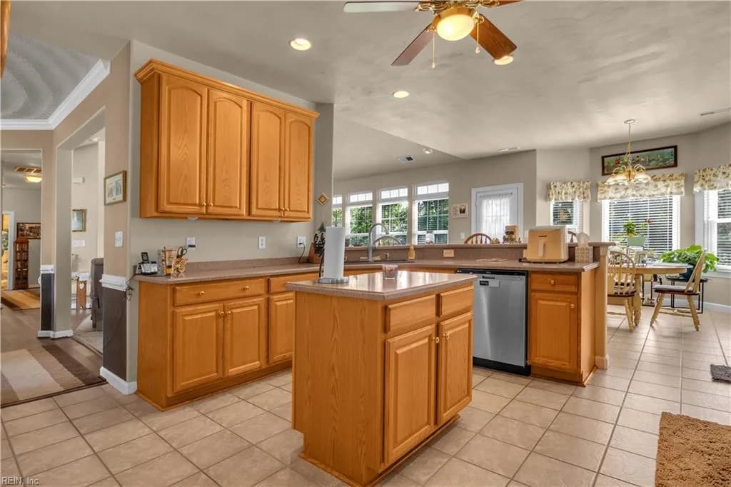 504 Dorothy CT, CHESAPEAKE VA 23323 - Photo 5