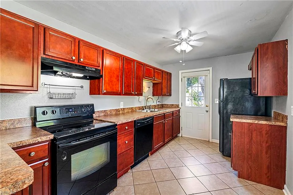 620 73rd ST, NEWPORTNEWS VA 23605