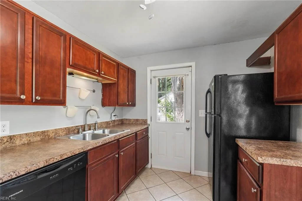 620 73rd ST, NEWPORTNEWS VA 23605 - Photo 3