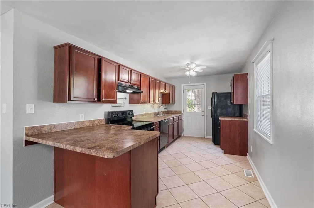 620 73rd ST, NEWPORTNEWS VA 23605 - Photo 4