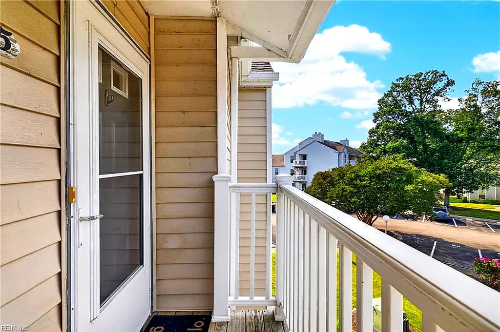2135 Retreat CT, VIRGINIA BEACH VA 23454 - Photo 3