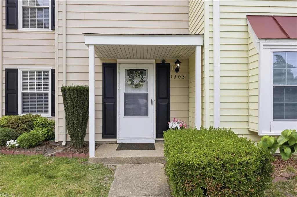 1303 River Birch RN S, CHESAPEAKE VA 23320 - Photo 3
