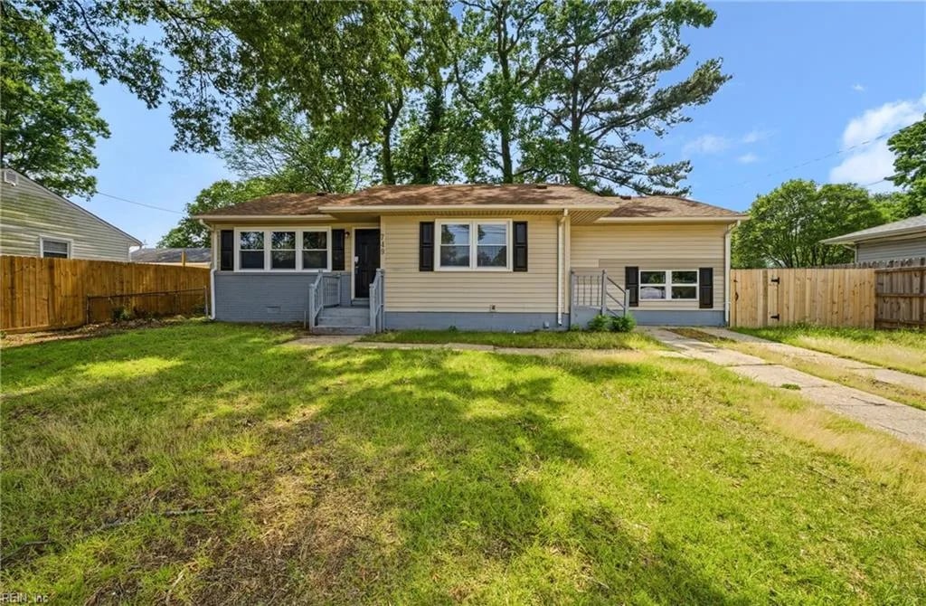 749 Holladay LN, VIRGINIABEACH VA 23455