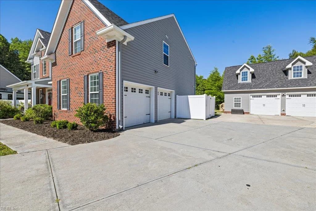 1109 Honey Bee CT, CHESAPEAKE VA 23322 - Photo 4