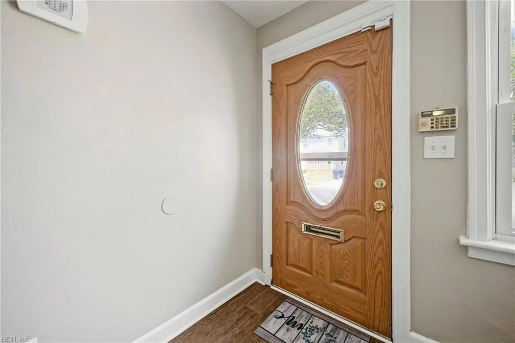405 W 27th ST, NORFOLK VA 23517 - Photo 4