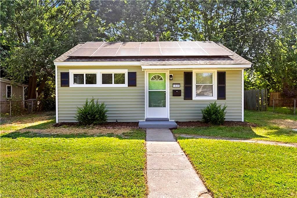 1445 Oakcrest DR, Hampton — 3 bed Residential, 1,303 sqft