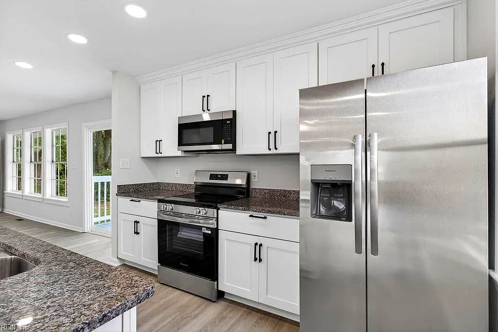 212 Boswell DR, HAMPTON VA 23669 - Photo 4