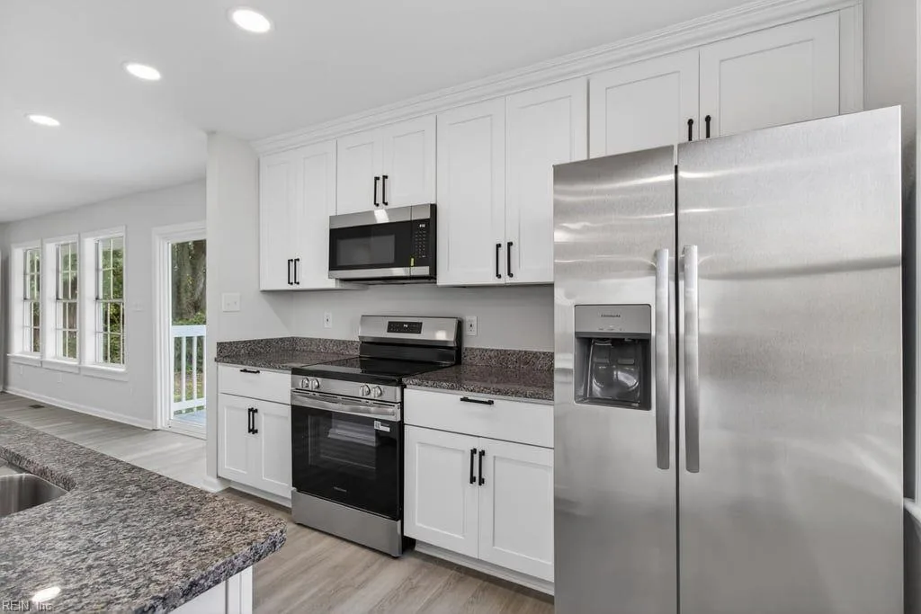 212 Boswell DR, HAMPTON VA 23669 - Photo 4