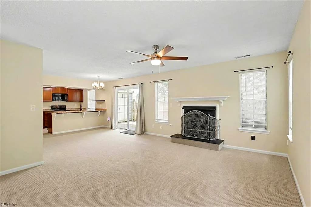 4404 Segovia CT, VIRGINIA BEACH VA 23462 - Main photo