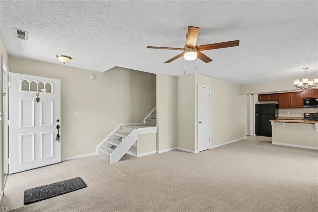4404 Segovia CT, VIRGINIABEACH VA 23462 - Photo 4