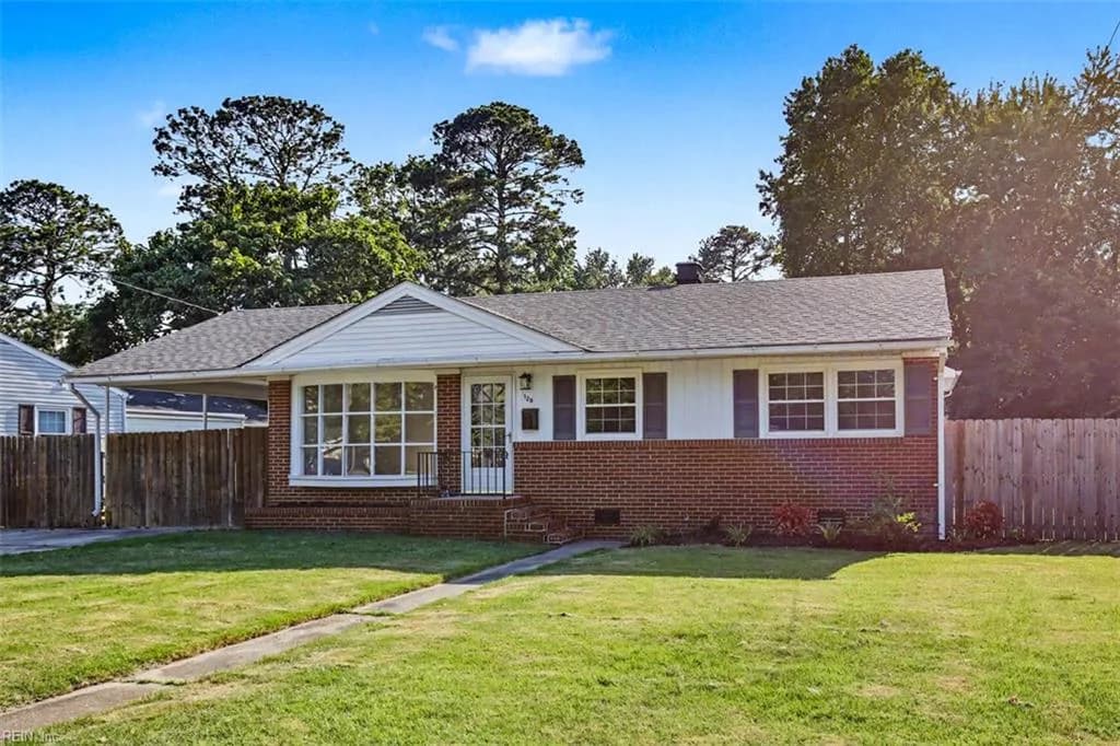 129 Lynnhaven DR, HAMPTON VA 23666 - Photo 4