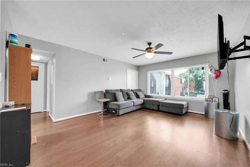 240 Pacific DR, HAMPTON VA 23666 - Photo 3