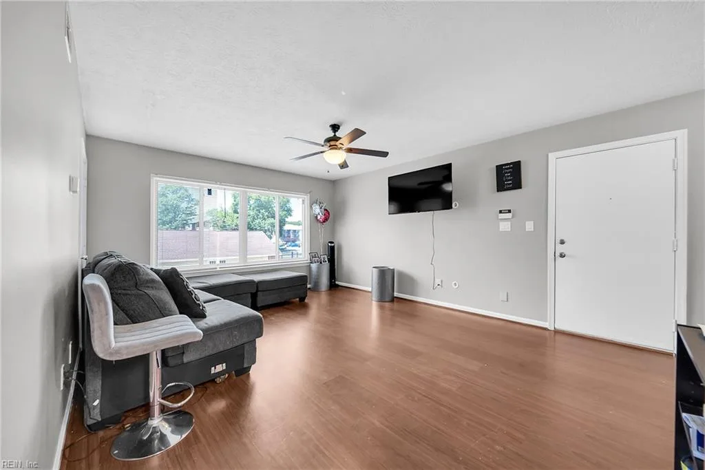 240 Pacific DR, HAMPTON VA 23666 - Photo 4