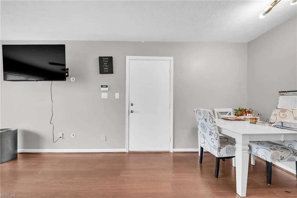240 Pacific DR, HAMPTON VA 23666 - Photo 5