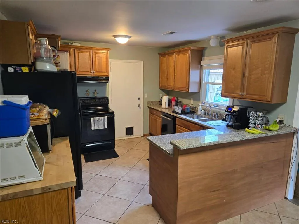 106 Lambert DR, NEWPORTNEWS VA 23602 - Photo 4