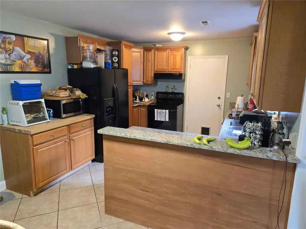 106 Lambert DR, NEWPORTNEWS VA 23602 - Photo 5