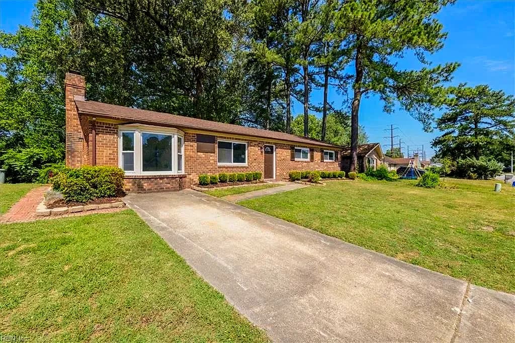 2833 Candlewood CIR, CHESAPEAKE VA 23324 - Photo 4