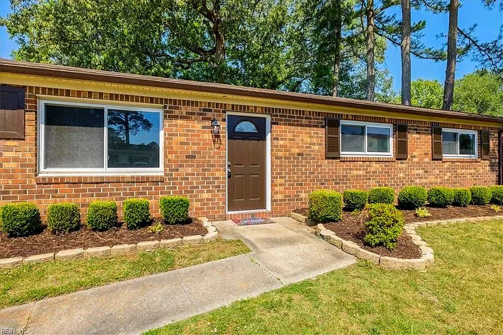 2833 Candlewood CIR, CHESAPEAKE VA 23324 - Photo 5