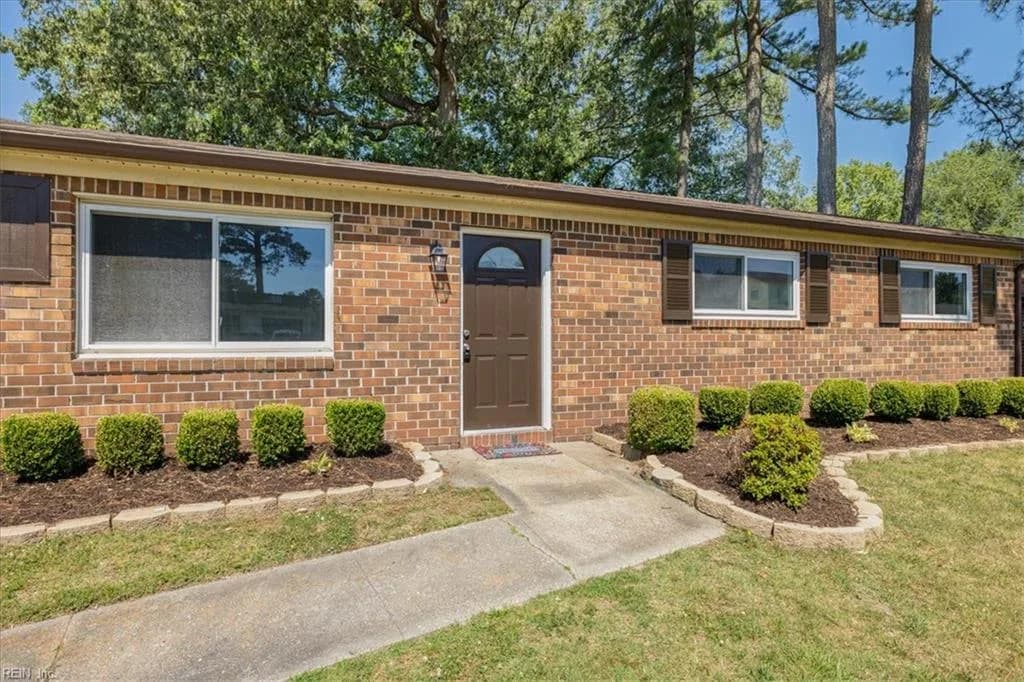 2833 Candlewood CIR, CHESAPEAKE VA 23324 - Photo 5