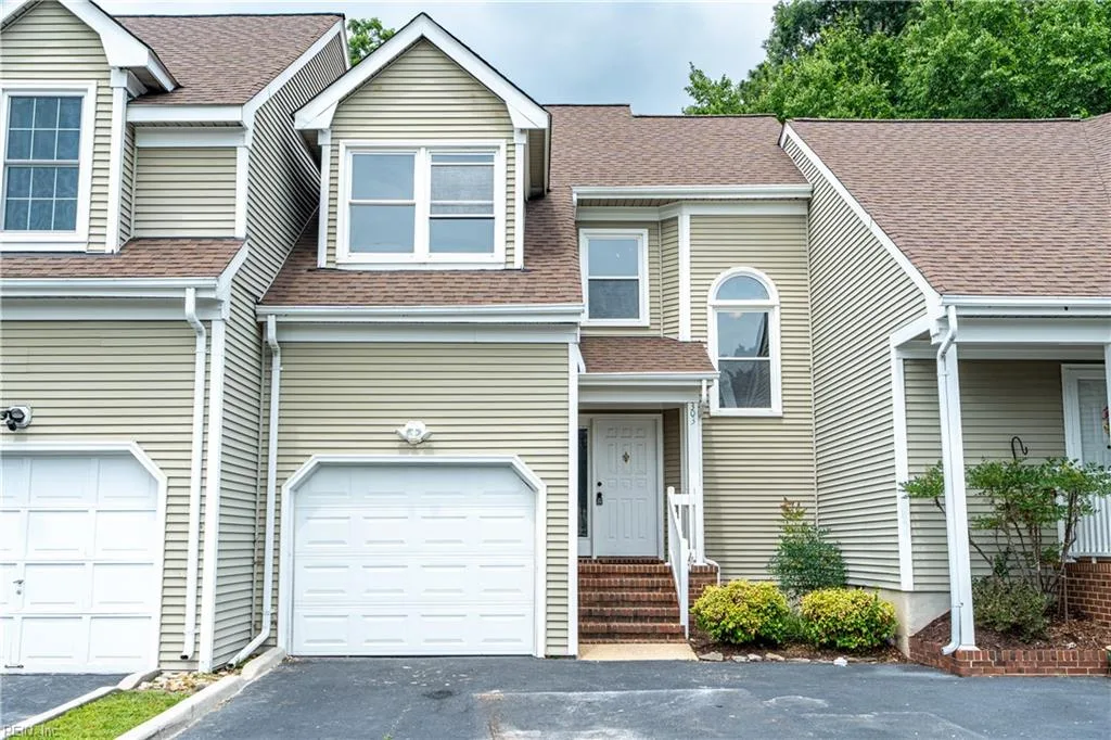 303 Bridge XING, Yorktown — 3 bed Residential, 1,680 sqft