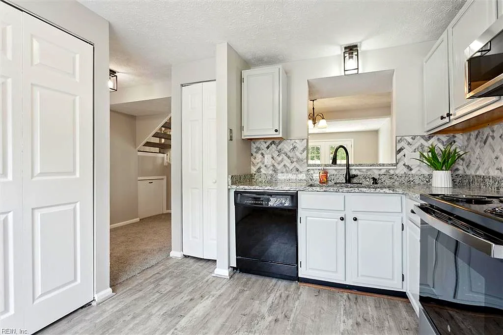 75 Lucinda CT, HAMPTON VA 23666