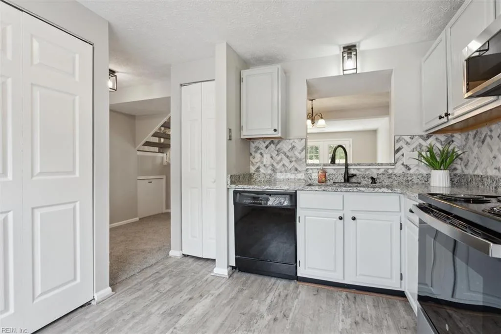 75 Lucinda CT, HAMPTON VA 23666 - Photo 5