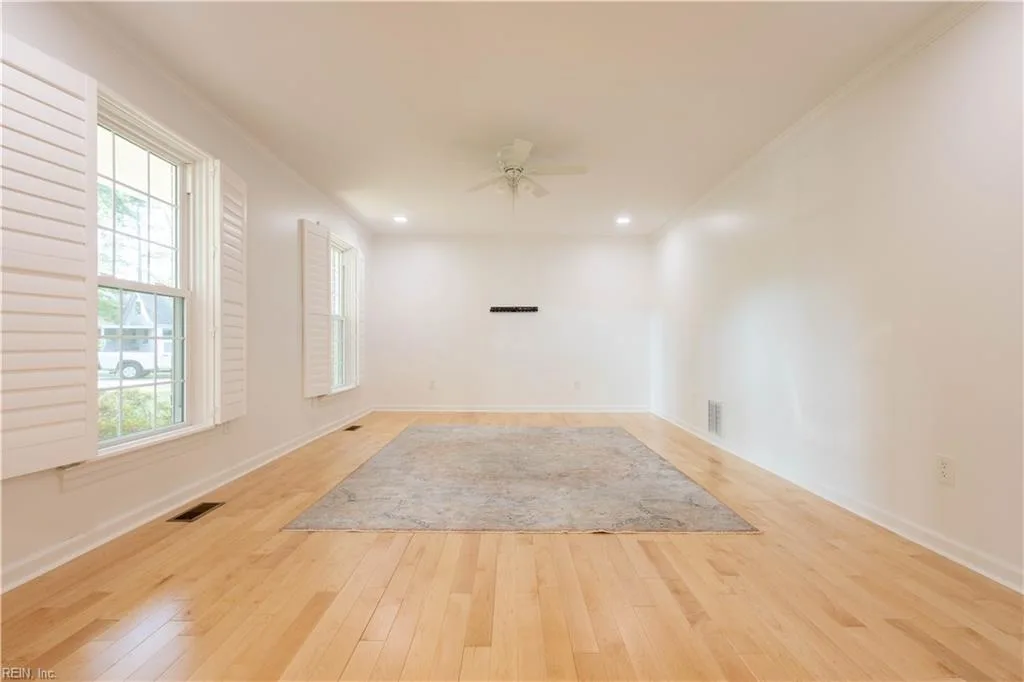 236 Robanna DR, SEAFORD VA 23696 - Photo 5