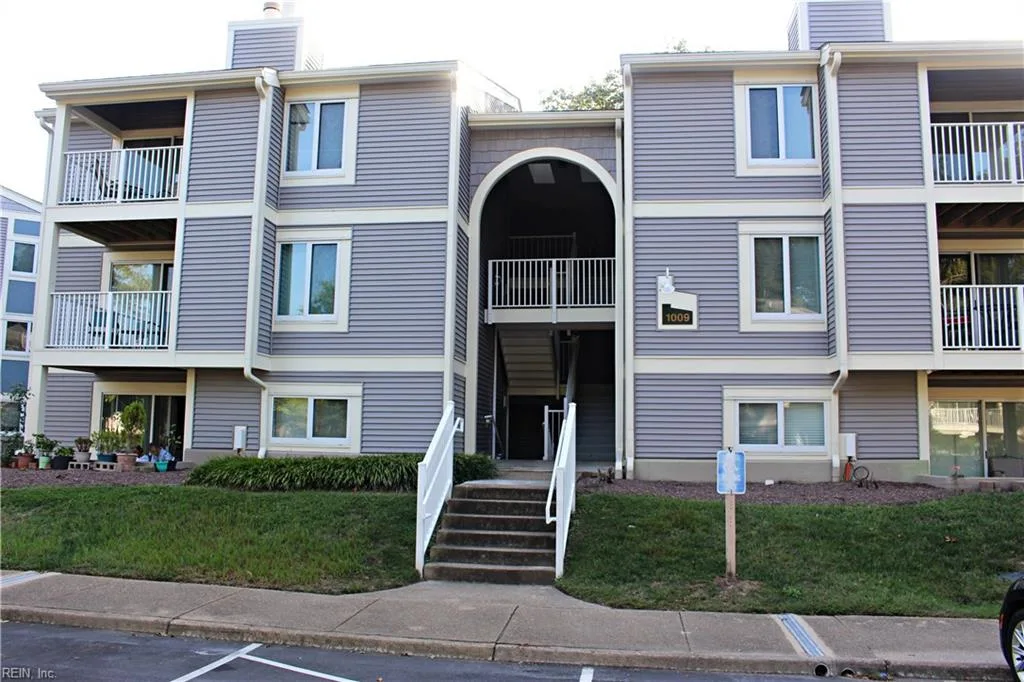 1009 Autumn Woods LN #111, VIRGINIABEACH VA 23454