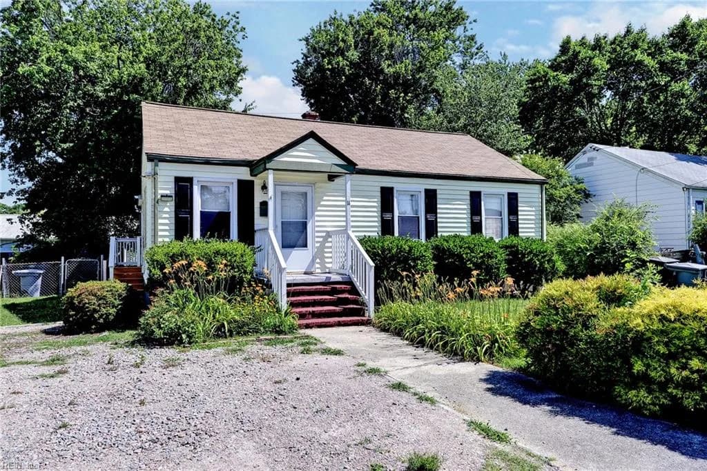 11 Thornrose AVE, HAMPTON VA 23669 - Main photo