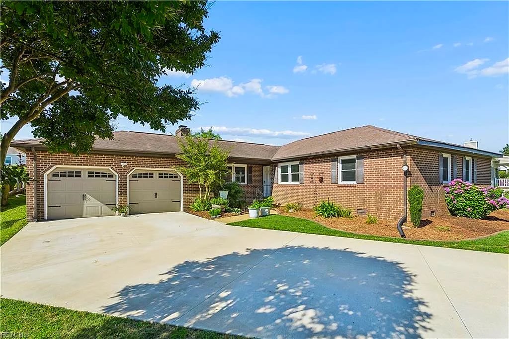 190 Salt Pond RD, Hampton — 3 bed Residential, 1,700 sqft