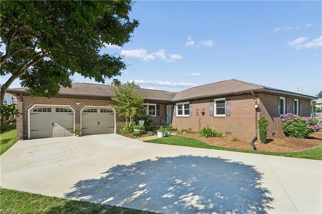 190 Salt Pond RD, HAMPTON VA 23664 - Photo 2
