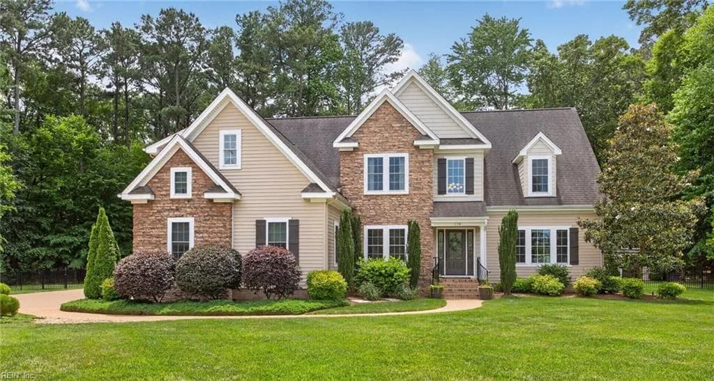 118 Collington RN, YORKTOWN VA 23693 - Photo 2