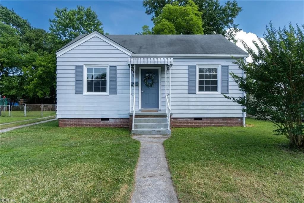 24 Cavalier RD, HAMPTON VA 23669 - Photo 2