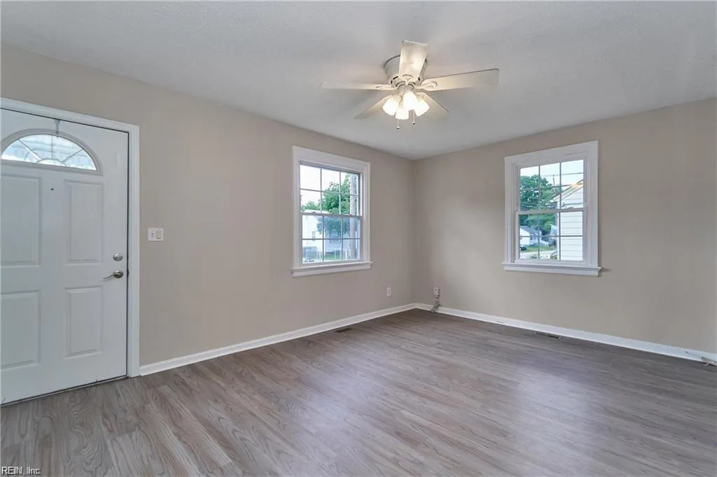 24 Cavalier RD, HAMPTON VA 23669 - Photo 4