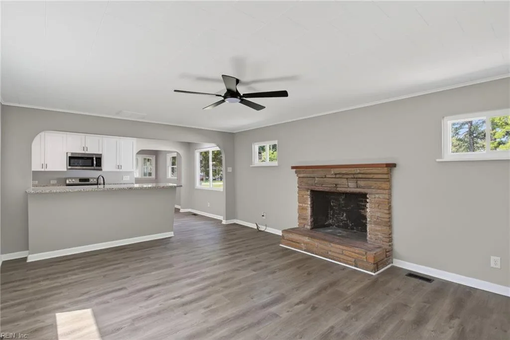1073 Scenic BLVD, CHESAPEAKE VA 23322 - Photo 5