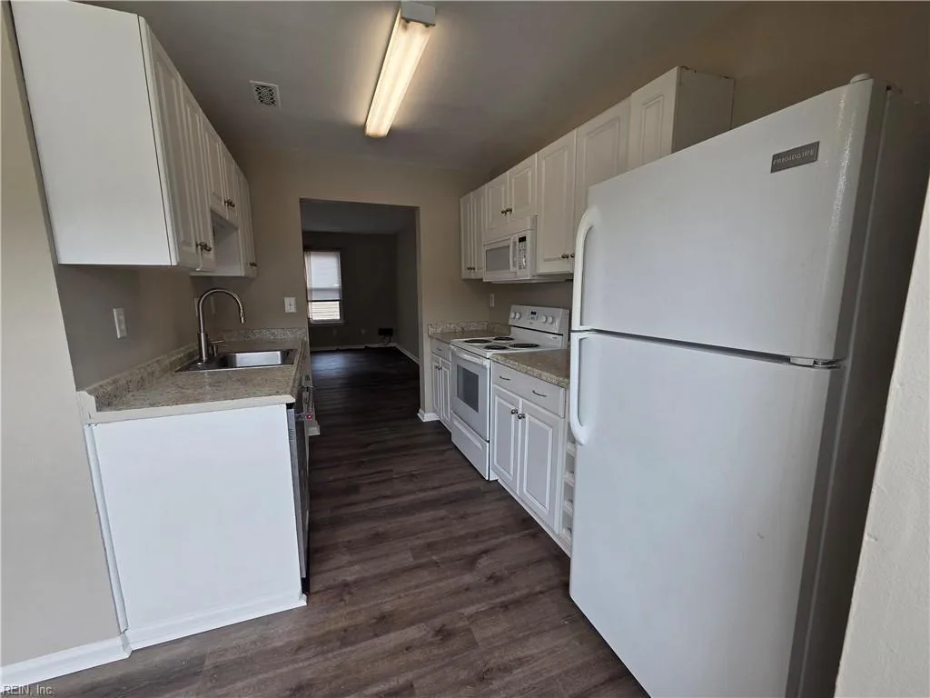 314 Falling LN, VIRGINIABEACH VA 23454 - Photo 4