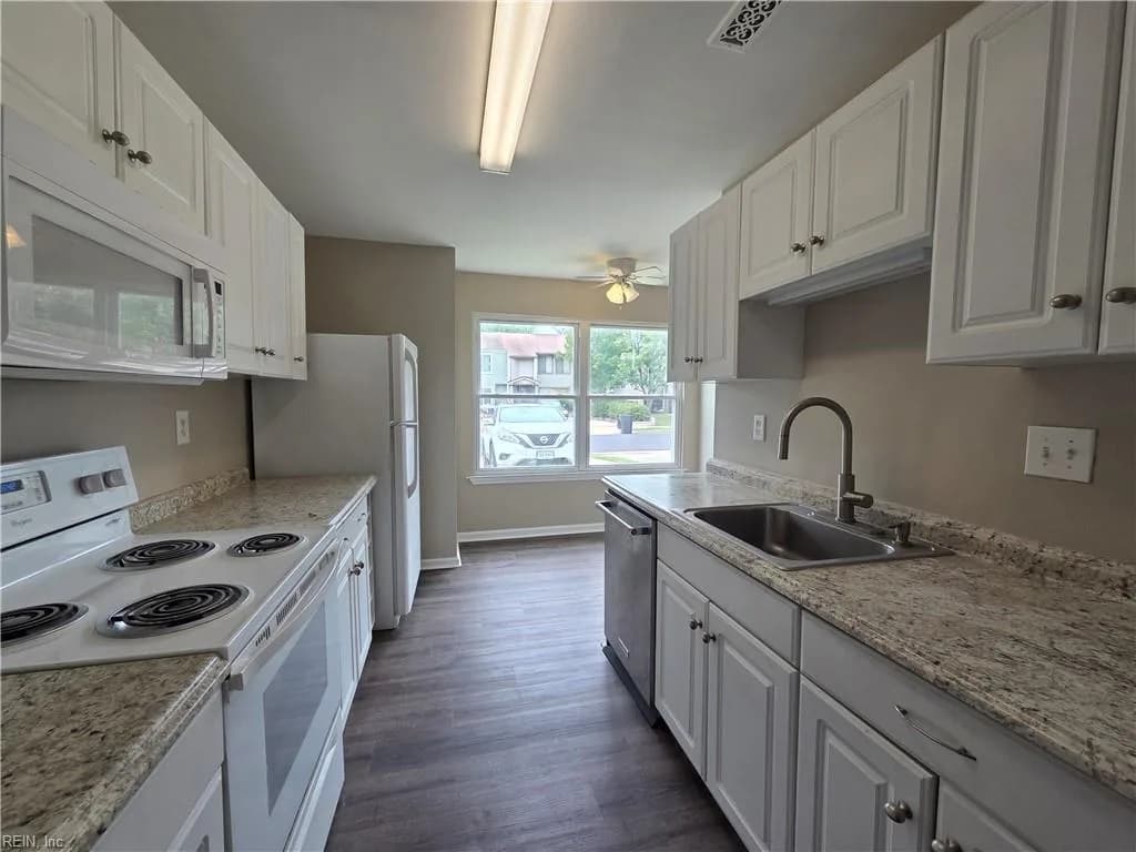 314 Falling LN, VIRGINIABEACH VA 23454 - Photo 5
